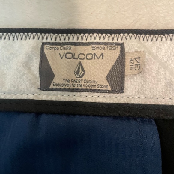 Mens Volcom shorts - Picture 2 of 3